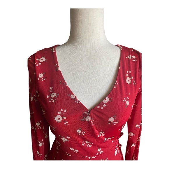 HOLLISTER-RED FLORAL DRESS-SIZE XS - Picture 2 of 8